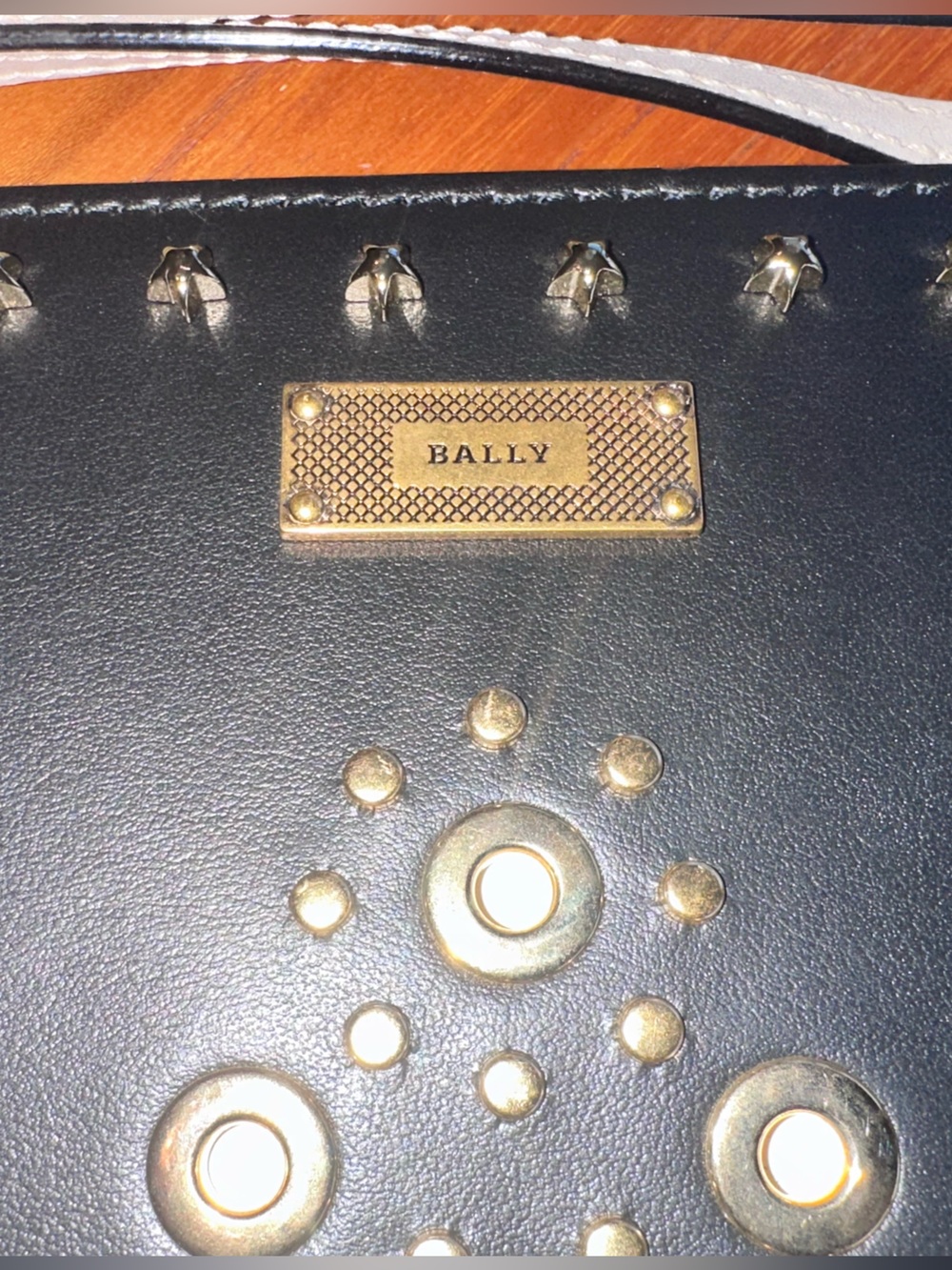 🖤🤍 Rare Bally Studded Leather Wristlet Clutch • Made in Italy • Mint Condition - Picture 7 of 12